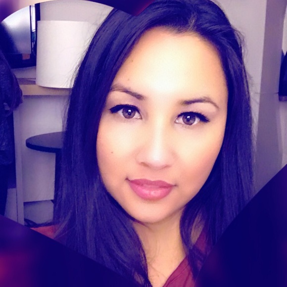 Meet your Posher, Laura - Picture 1 of 1